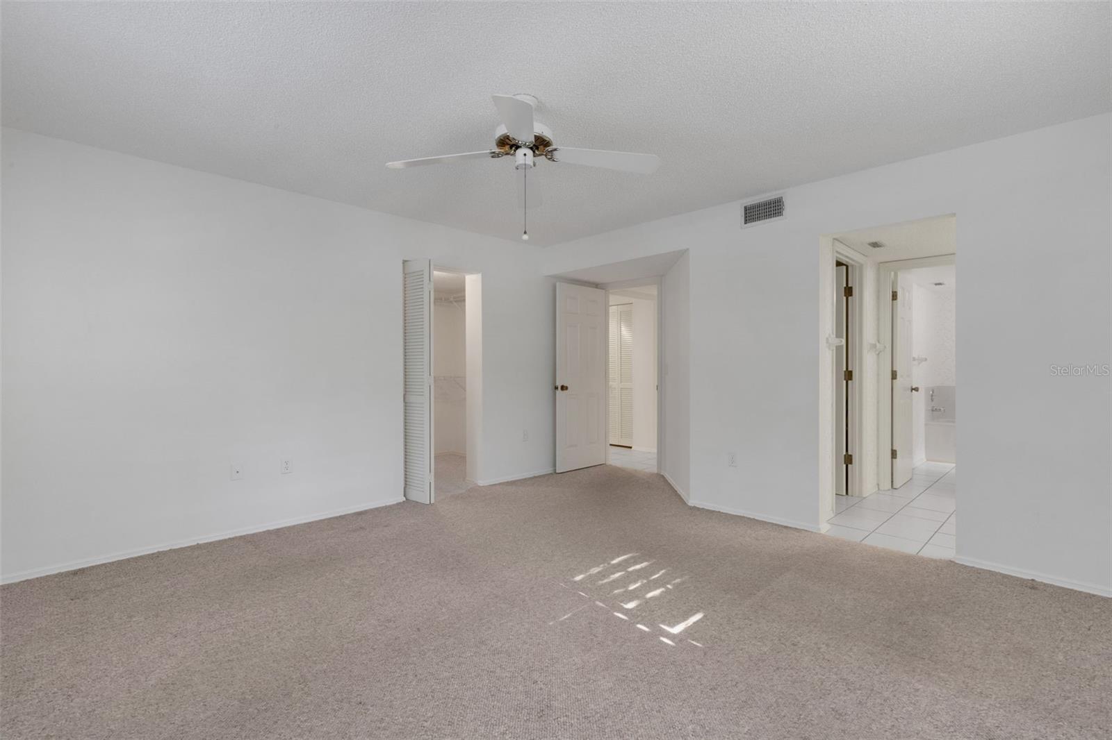 Image 23 of 37 For 528 Venice Avenue # 1