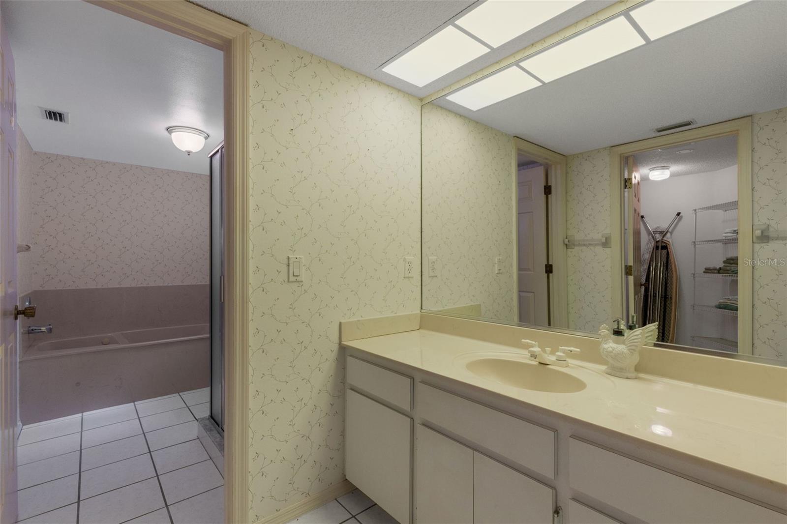 Image 27 of 37 For 528 Venice Avenue # 1