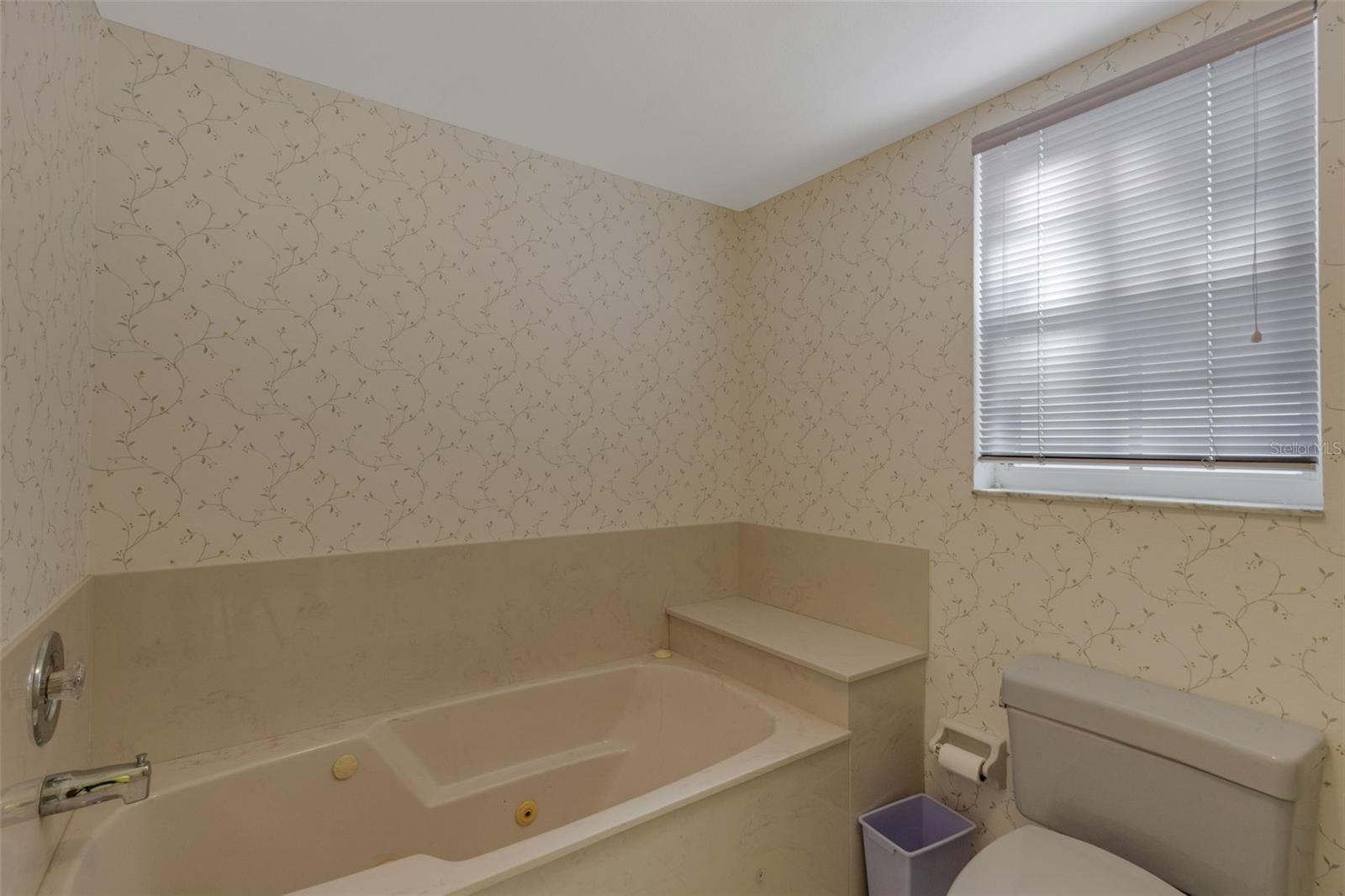 Image 28 of 37 For 528 Venice Avenue # 1