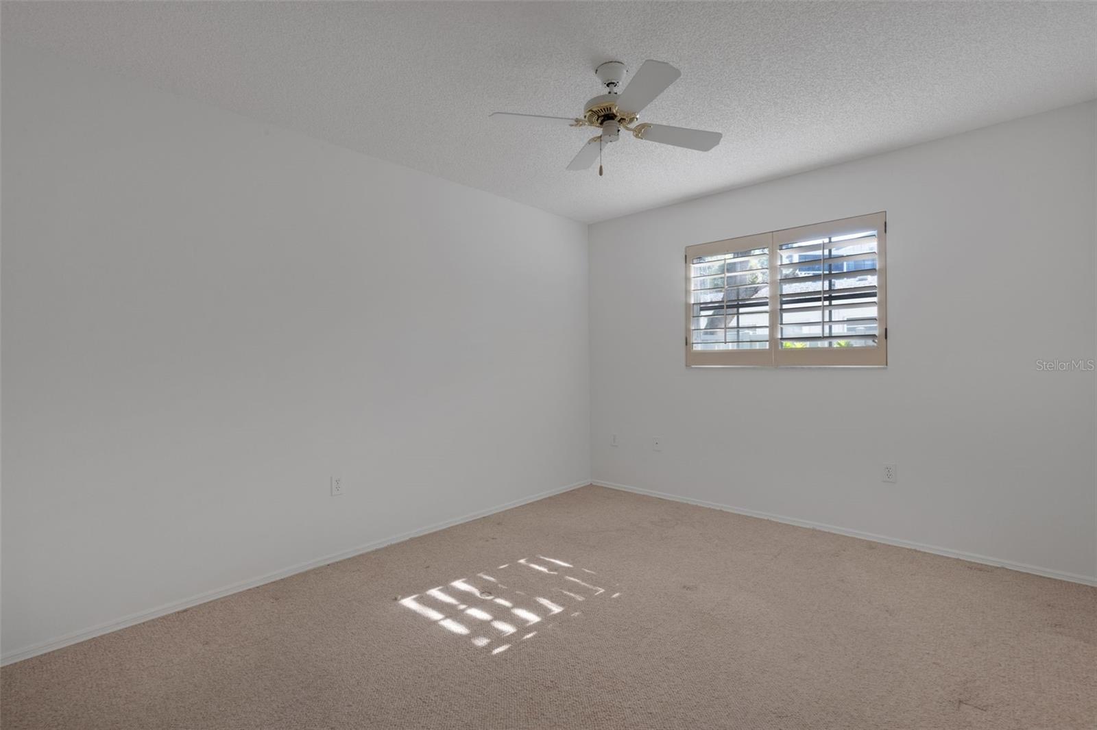 Image 29 of 37 For 528 Venice Avenue # 1