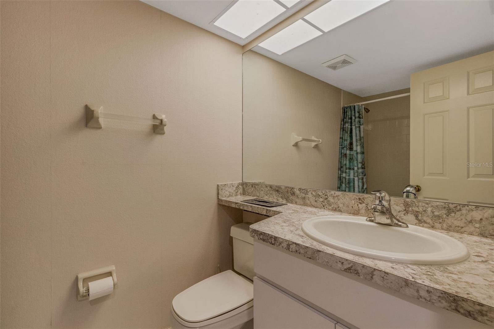 Image 31 of 37 For 528 Venice Avenue # 1