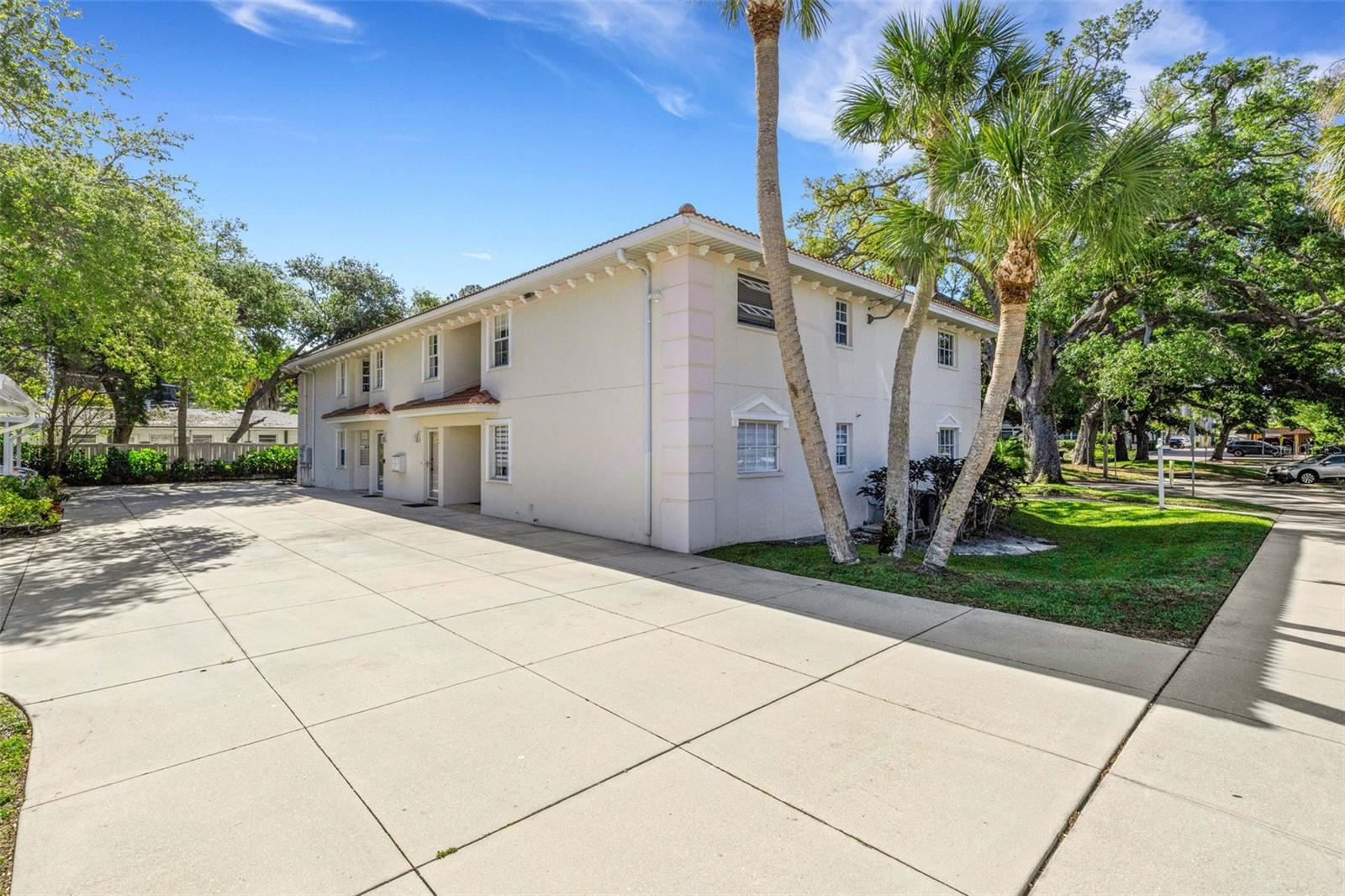 Image 33 of 37 For 528 Venice Avenue # 1