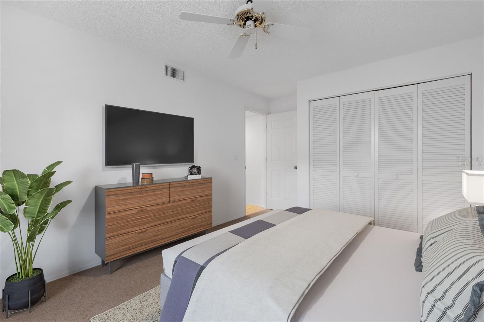 Image 6 of 37 For 528 Venice Avenue # 1