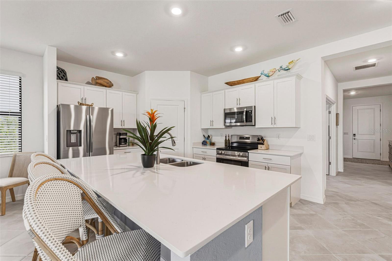 Image 10 of 54 For 17090 Luminous Avenue