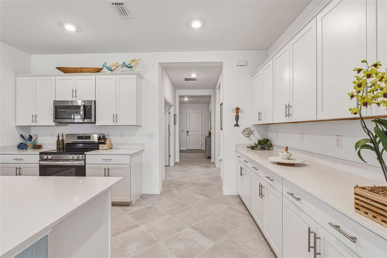 Image 11 of 54 For 17090 Luminous Avenue