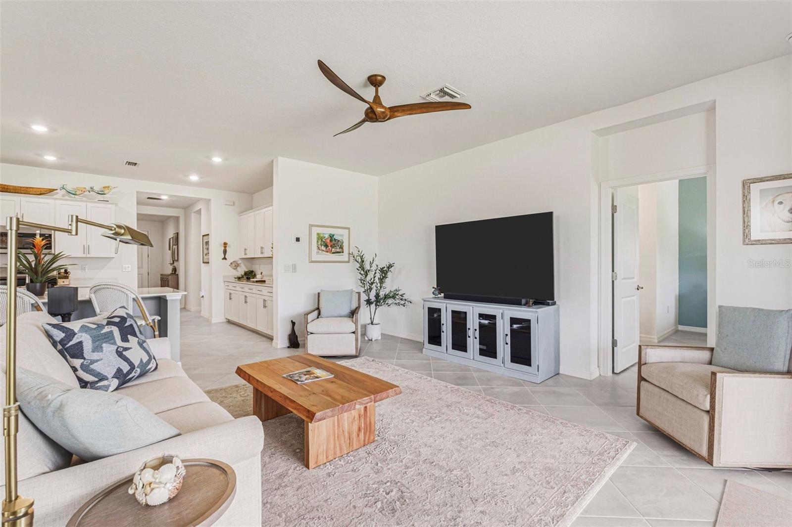 Image 14 of 54 For 17090 Luminous Avenue