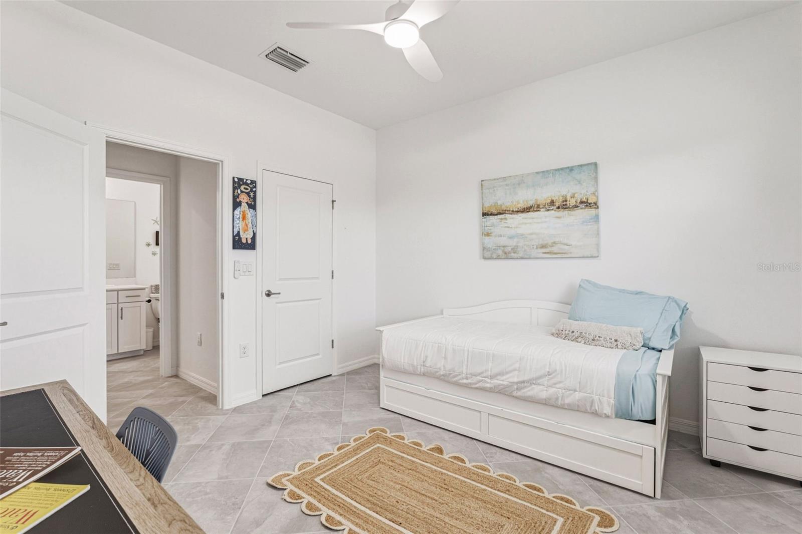 Image 27 of 54 For 17090 Luminous Avenue