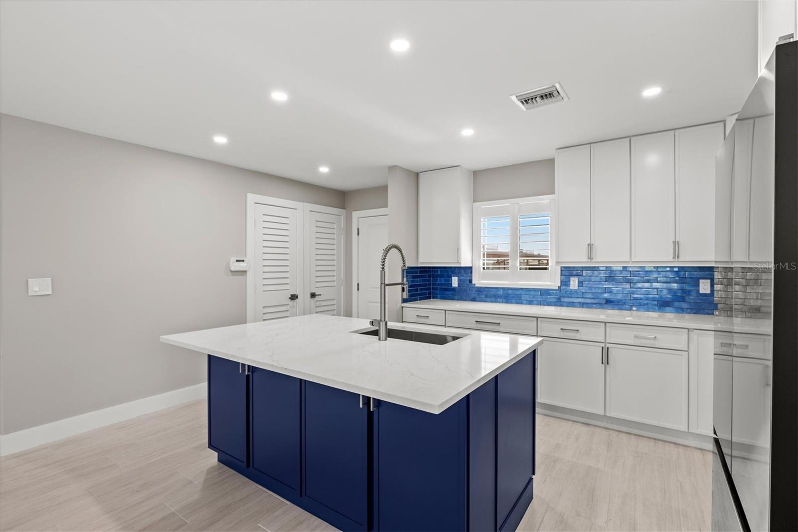 Image 11 of 78 For 1200 Tarpon Center Drive 1