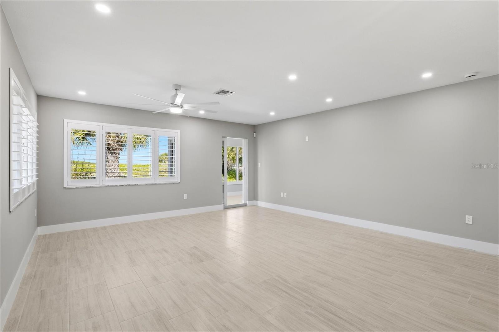 Image 17 of 78 For 1200 Tarpon Center Drive 1