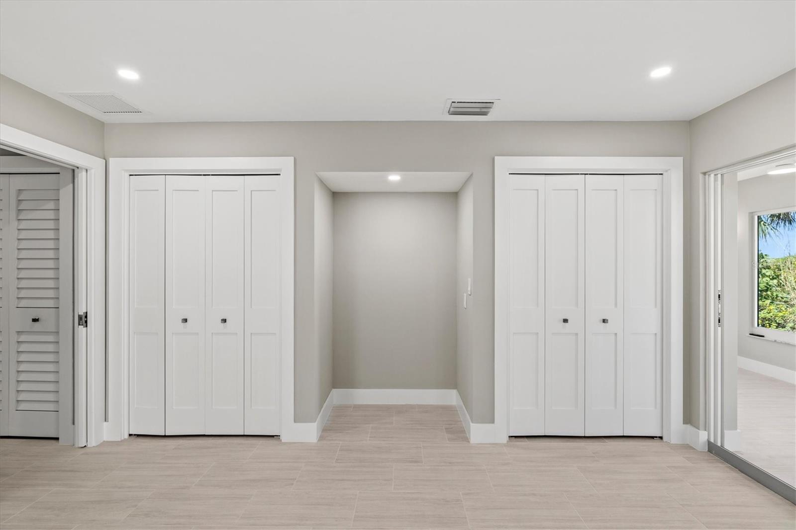 Image 33 of 78 For 1200 Tarpon Center Drive 1