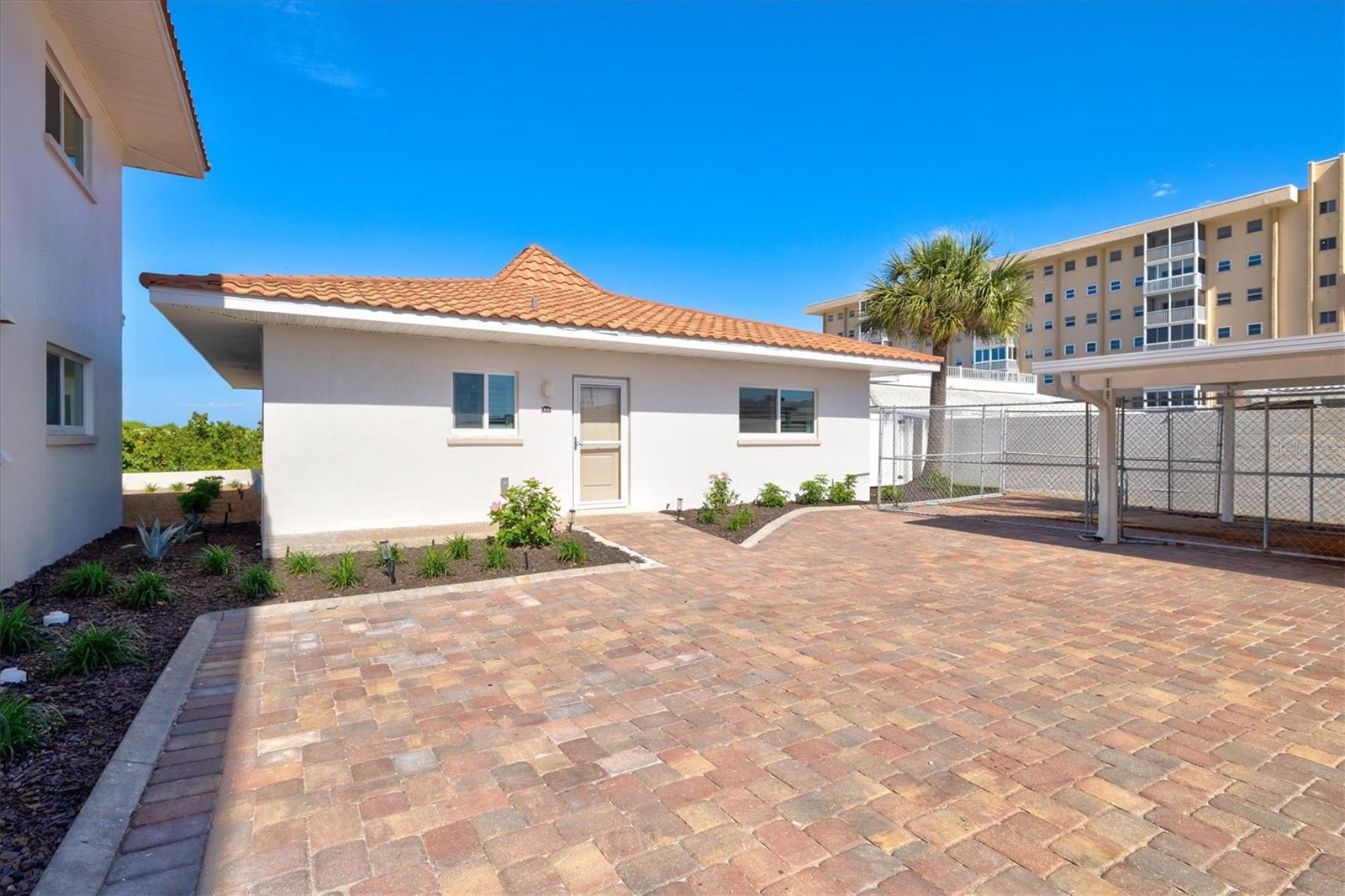 Image 4 of 78 For 1200 Tarpon Center Drive 1