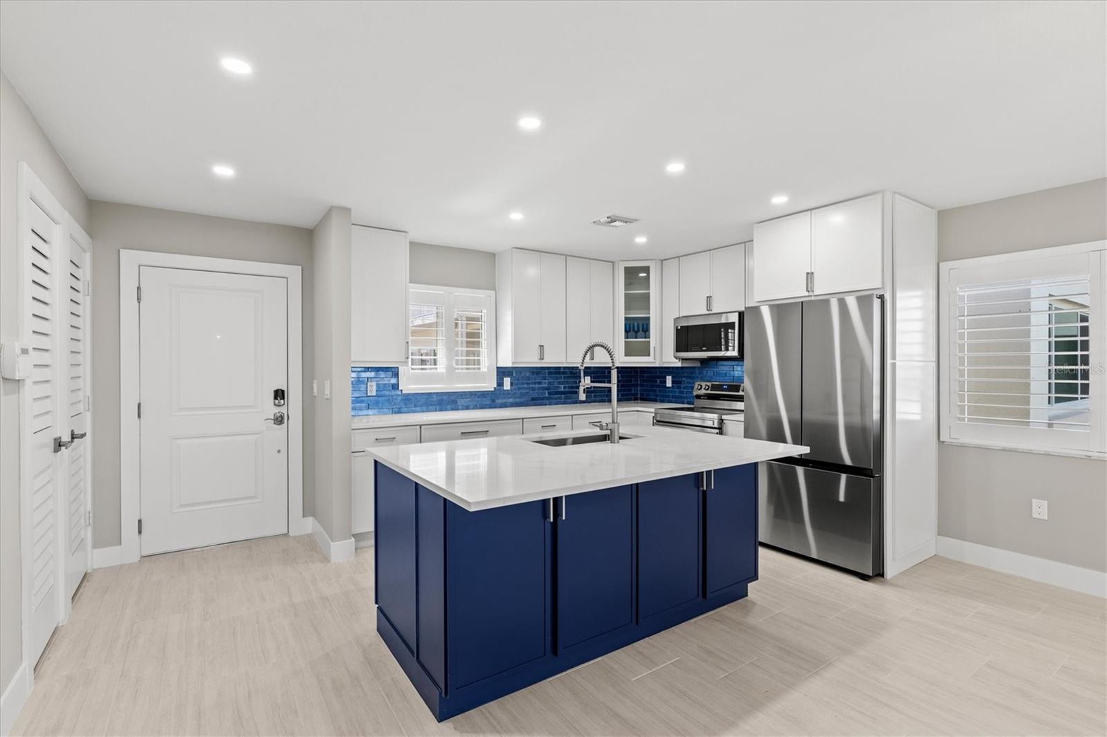 Image 5 of 78 For 1200 Tarpon Center Drive 1