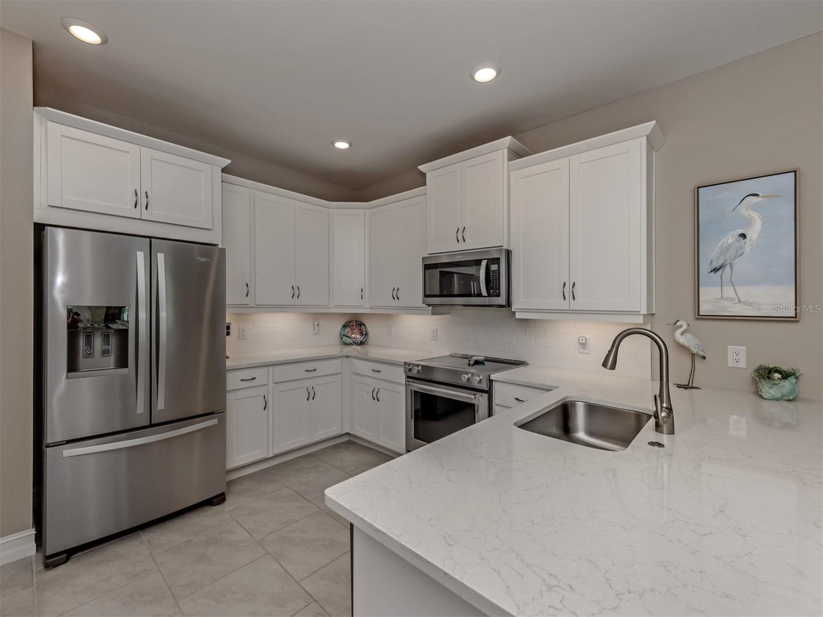 Listing photo id 10 for 749 Ibiza Loop