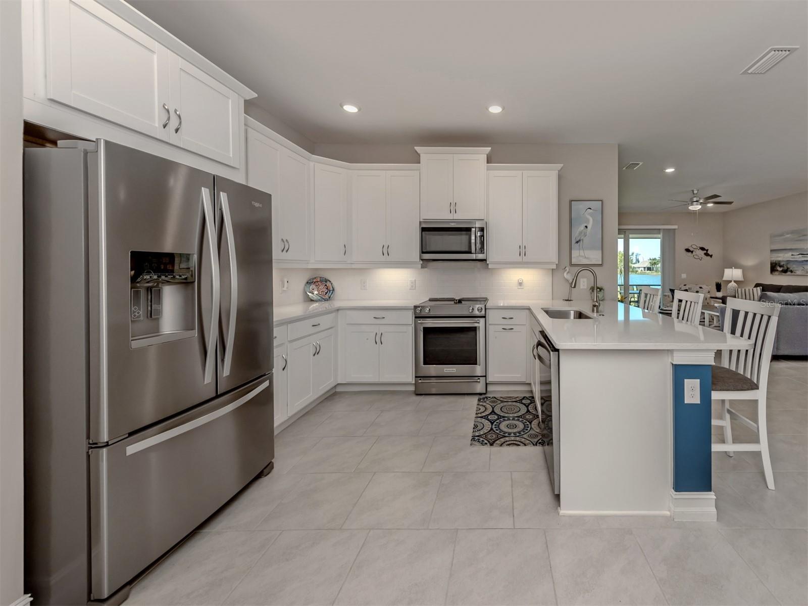 Listing photo id 12 for 749 Ibiza Loop