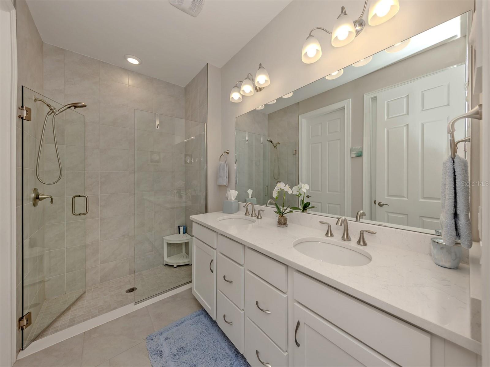 Listing photo id 18 for 749 Ibiza Loop