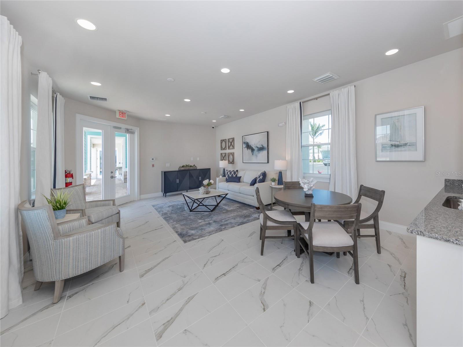 Listing photo id 34 for 749 Ibiza Loop