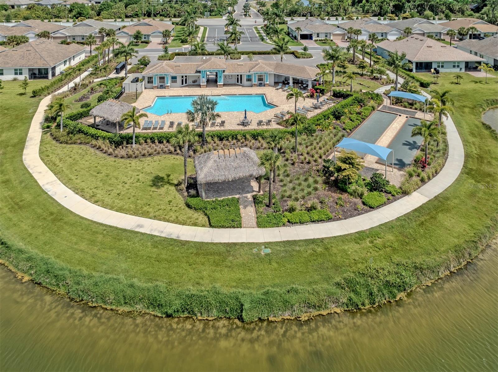 Listing photo id 40 for 749 Ibiza Loop