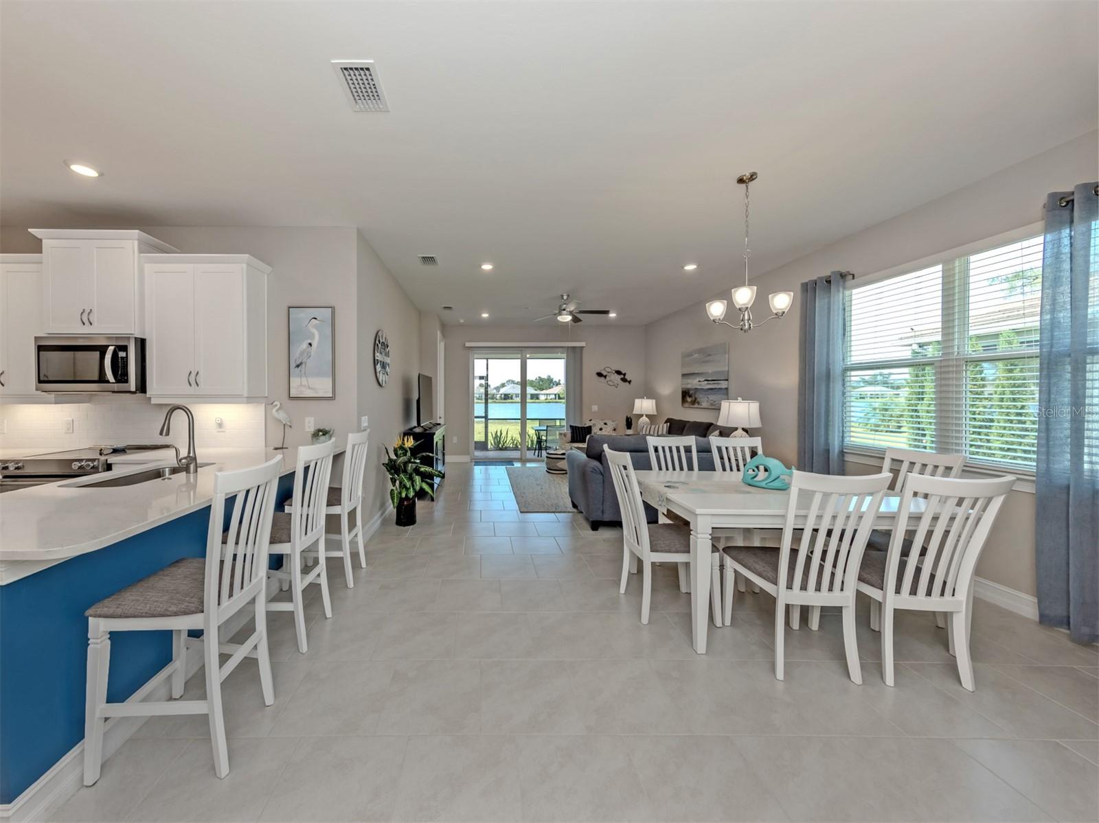 Listing photo id 4 for 749 Ibiza Loop