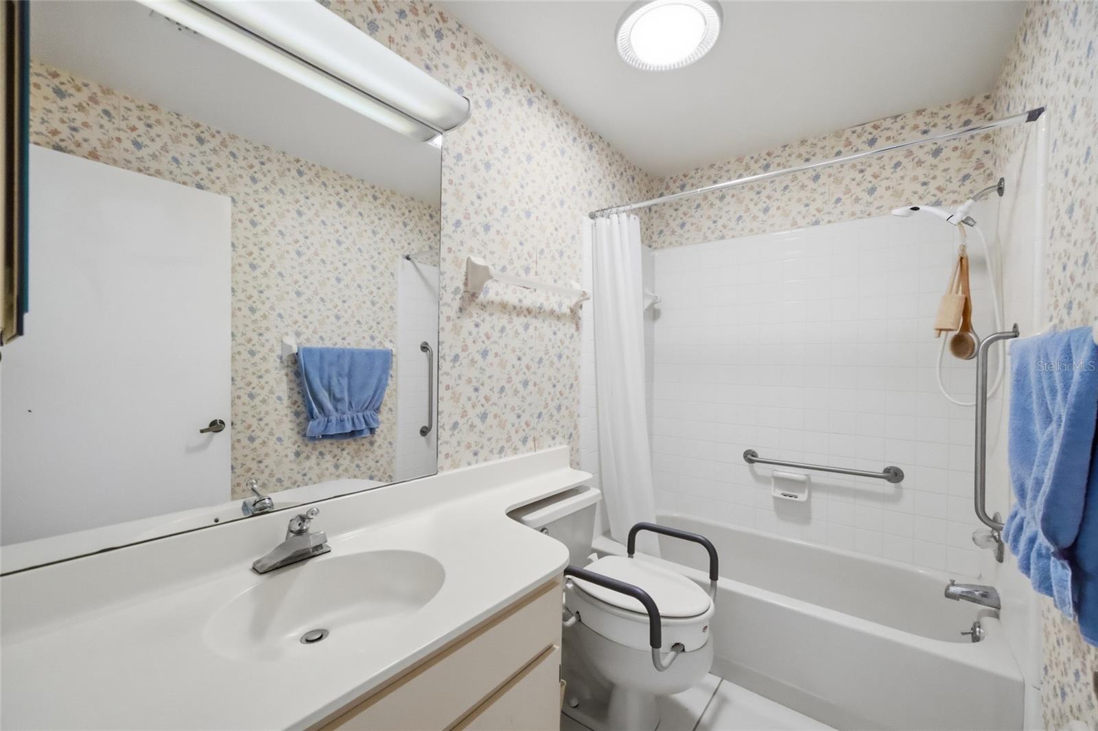 Image 22 of 41 For 2331 Lancaster Drive