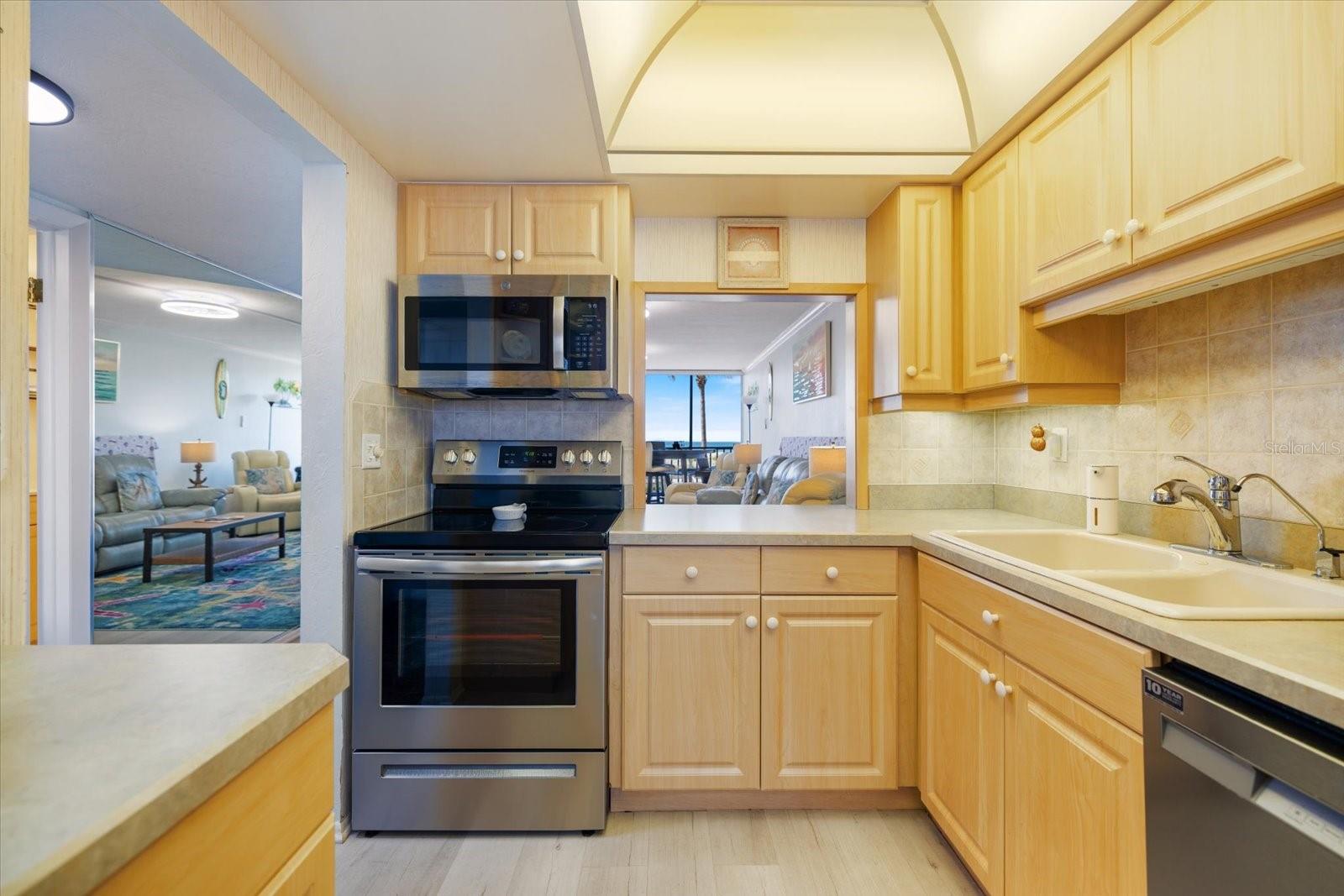 Image 12 of 36 For 1400 Tarpon Center Drive 204