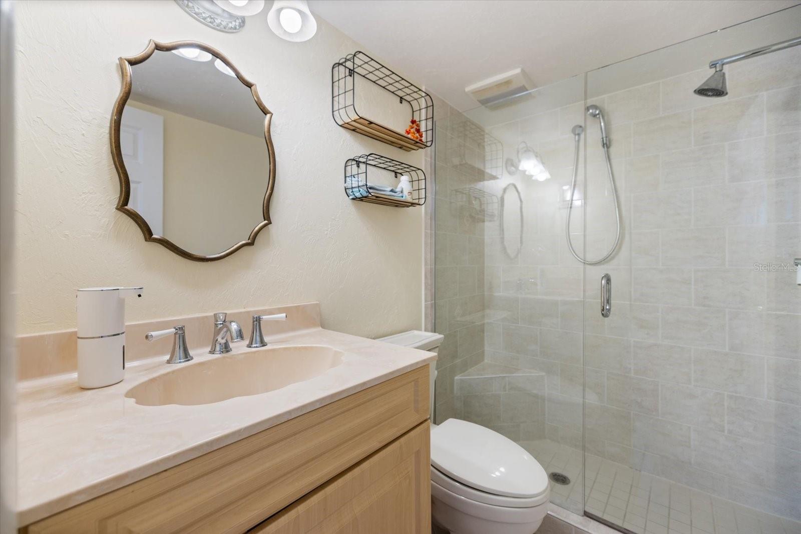 Image 26 of 36 For 1400 Tarpon Center Drive 204