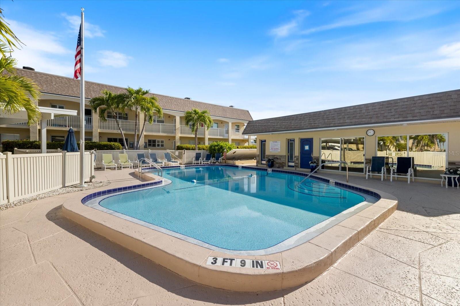 Image 30 of 36 For 1400 Tarpon Center Drive 204