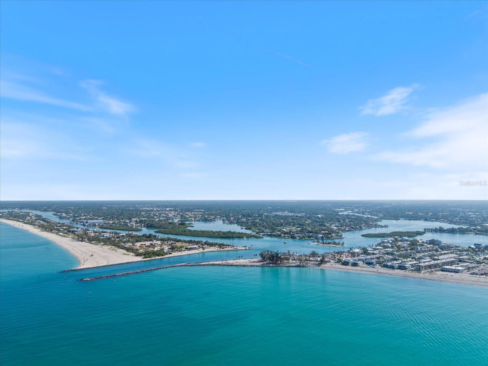 Image 33 of 36 For 1400 Tarpon Center Drive 204