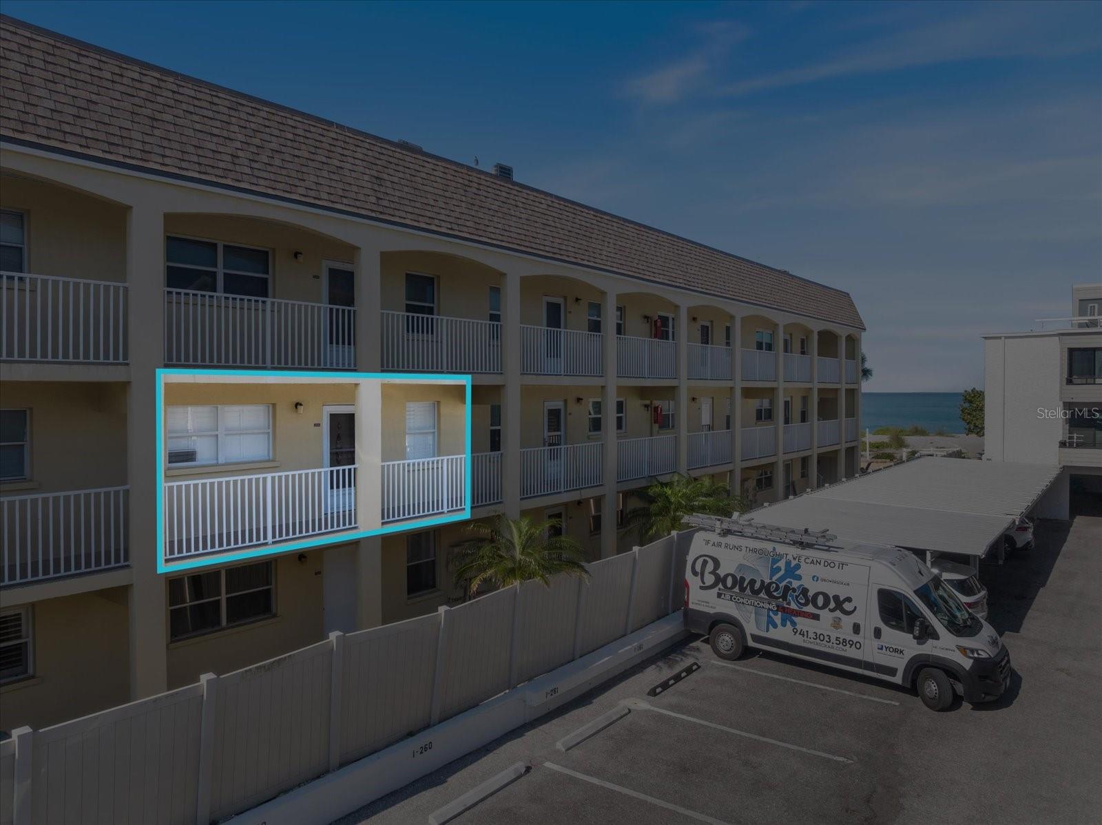 Image 5 of 36 For 1400 Tarpon Center Drive 204