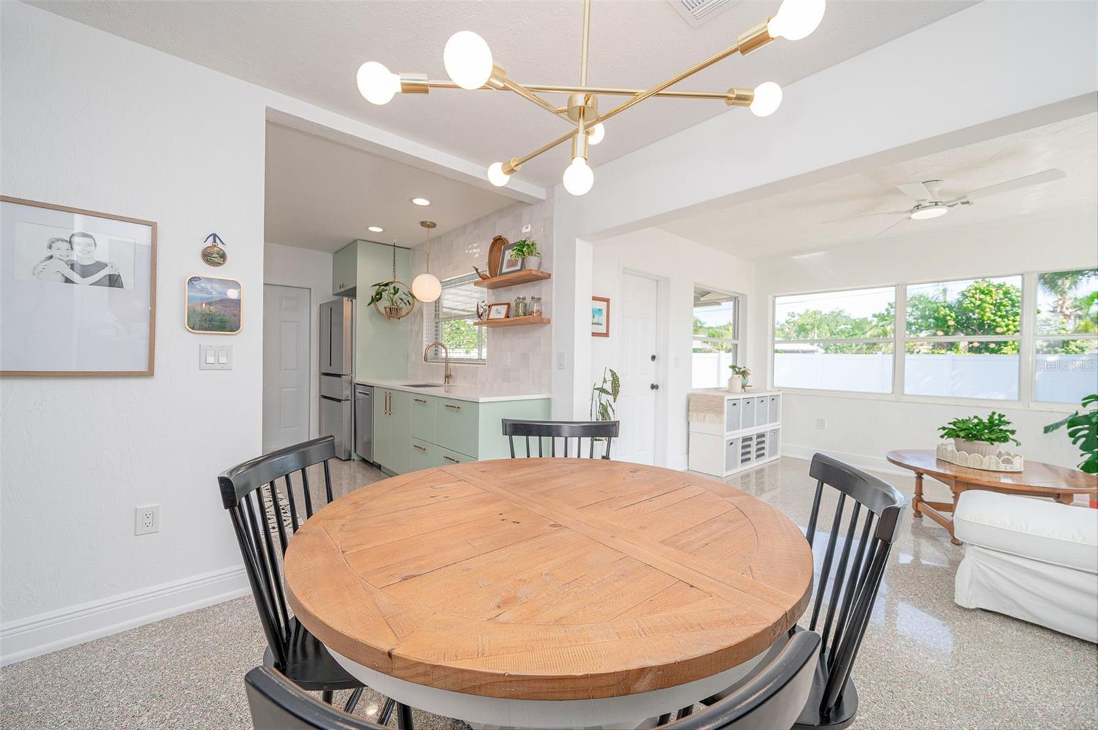 Image 10 of 65 For 2833 Sunnyside Street
