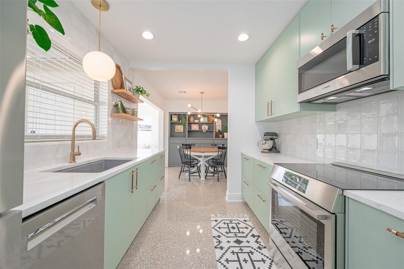 Image 11 of 65 For 2833 Sunnyside Street