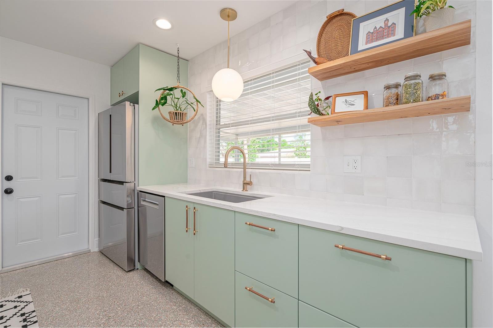Image 12 of 65 For 2833 Sunnyside Street