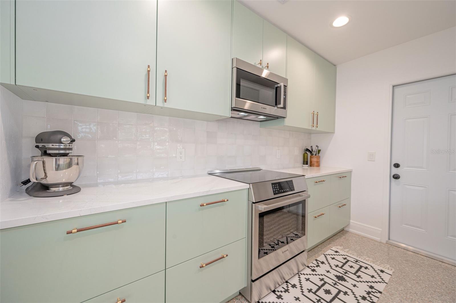 Image 15 of 65 For 2833 Sunnyside Street