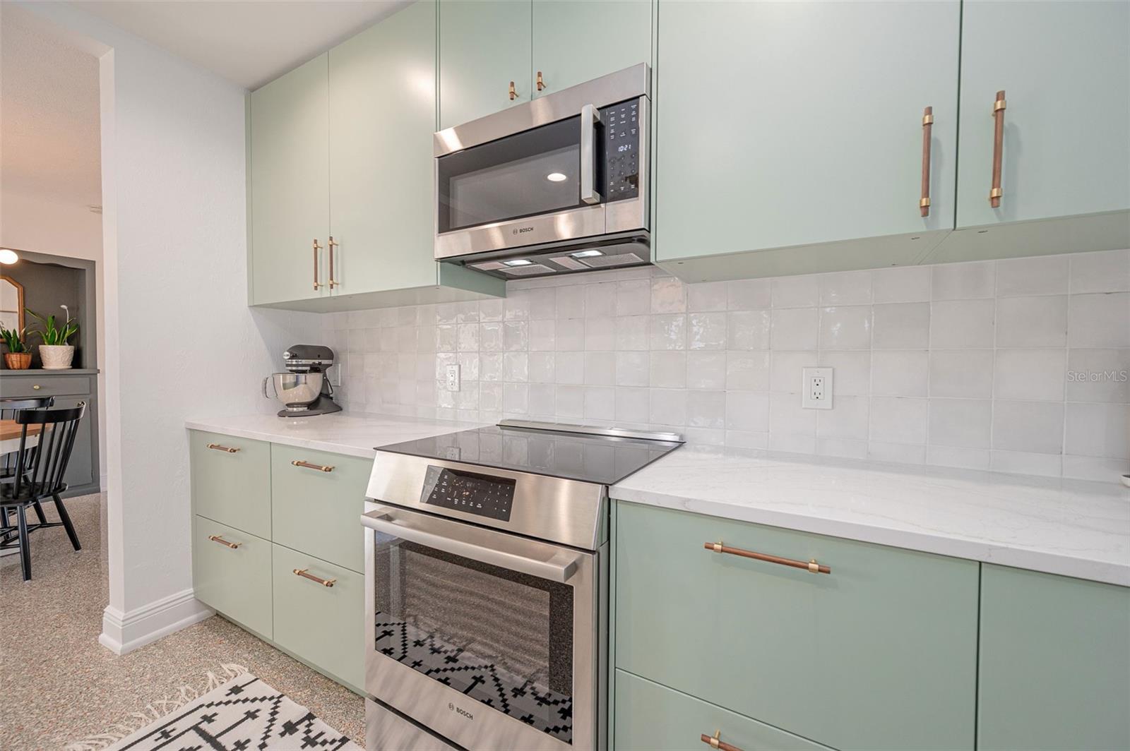 Image 16 of 65 For 2833 Sunnyside Street
