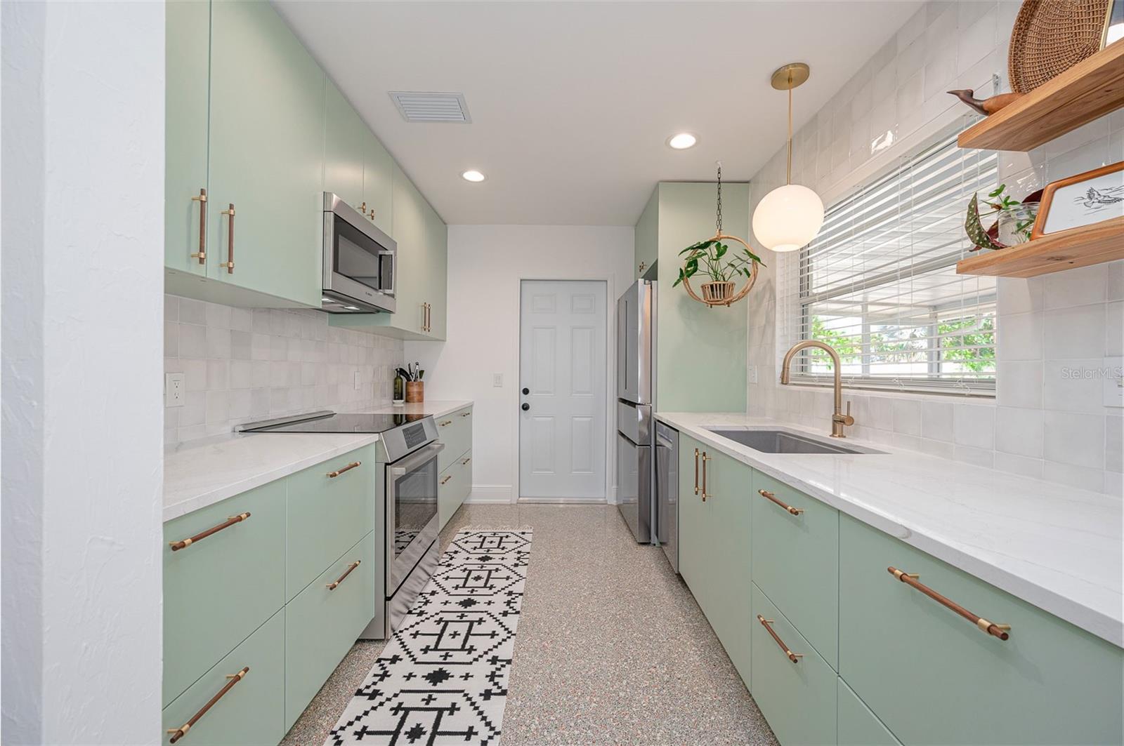 Image 17 of 65 For 2833 Sunnyside Street