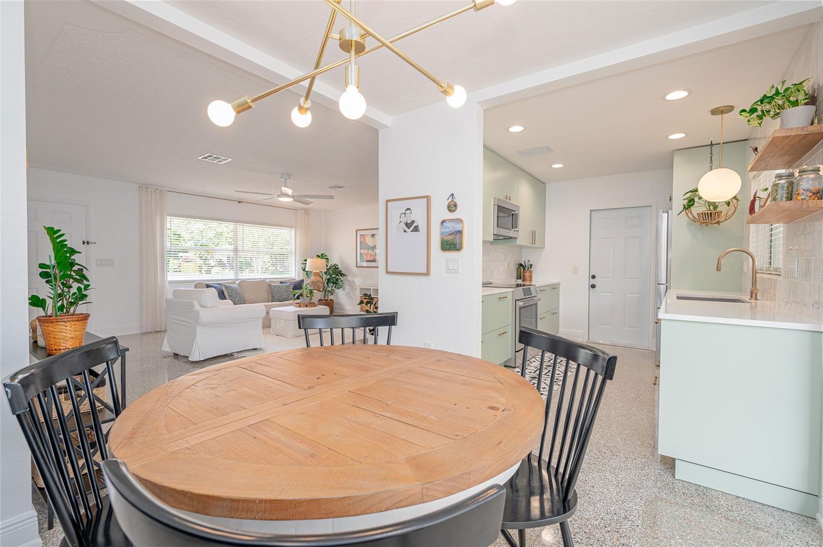 Image 18 of 65 For 2833 Sunnyside Street