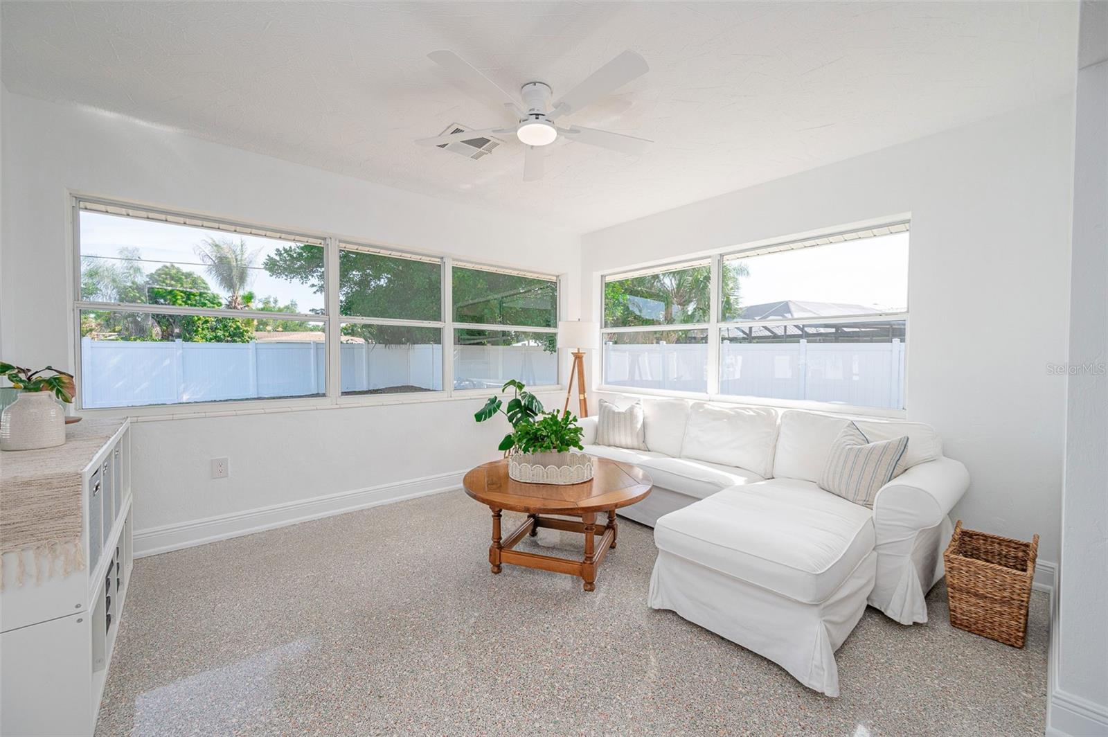 Image 19 of 65 For 2833 Sunnyside Street