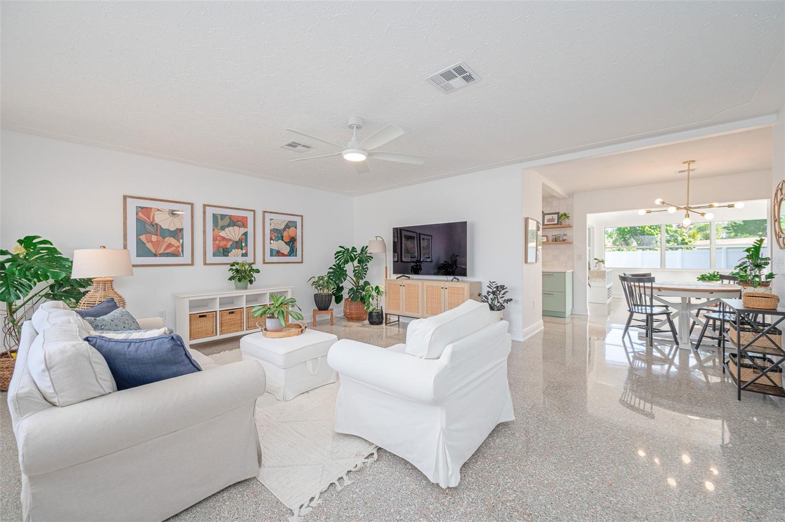 Image 2 of 65 For 2833 Sunnyside Street