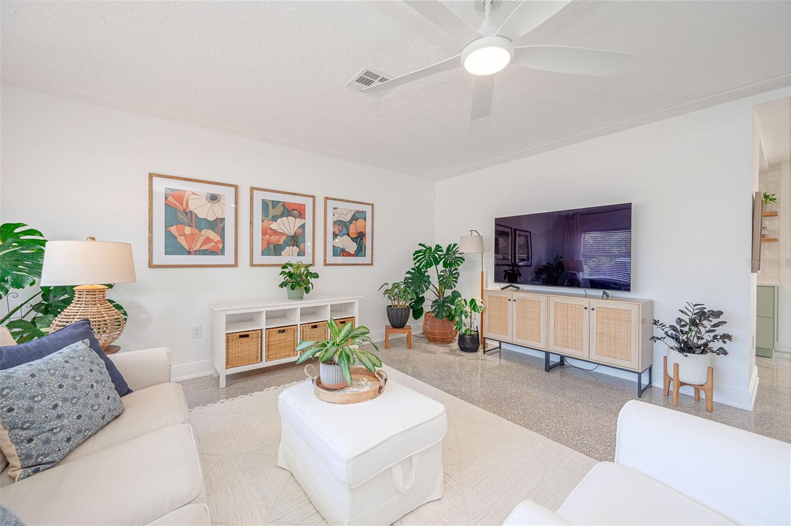Image 4 of 65 For 2833 Sunnyside Street