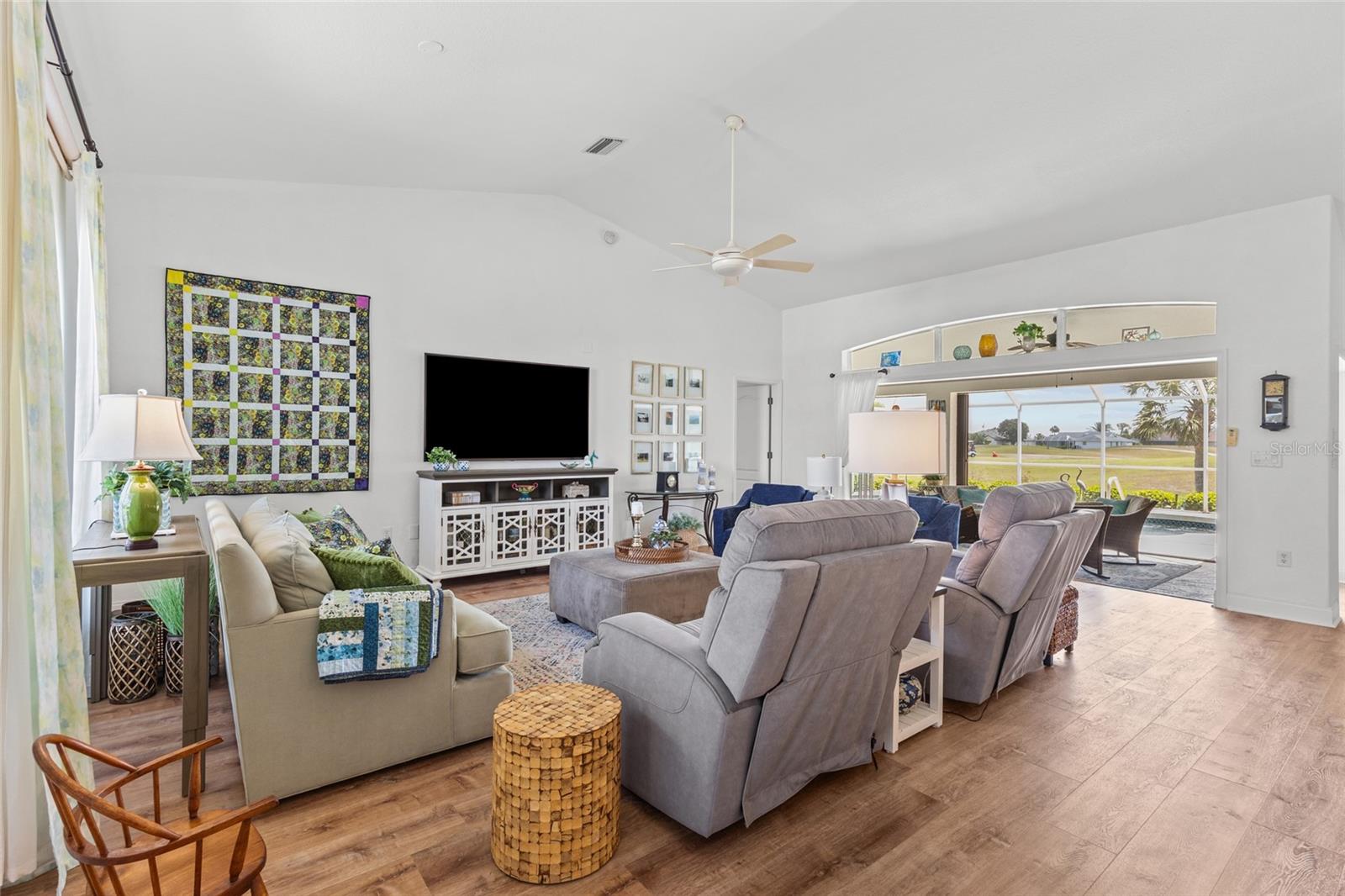 Image 27 of 49 For 64 Bunker Court