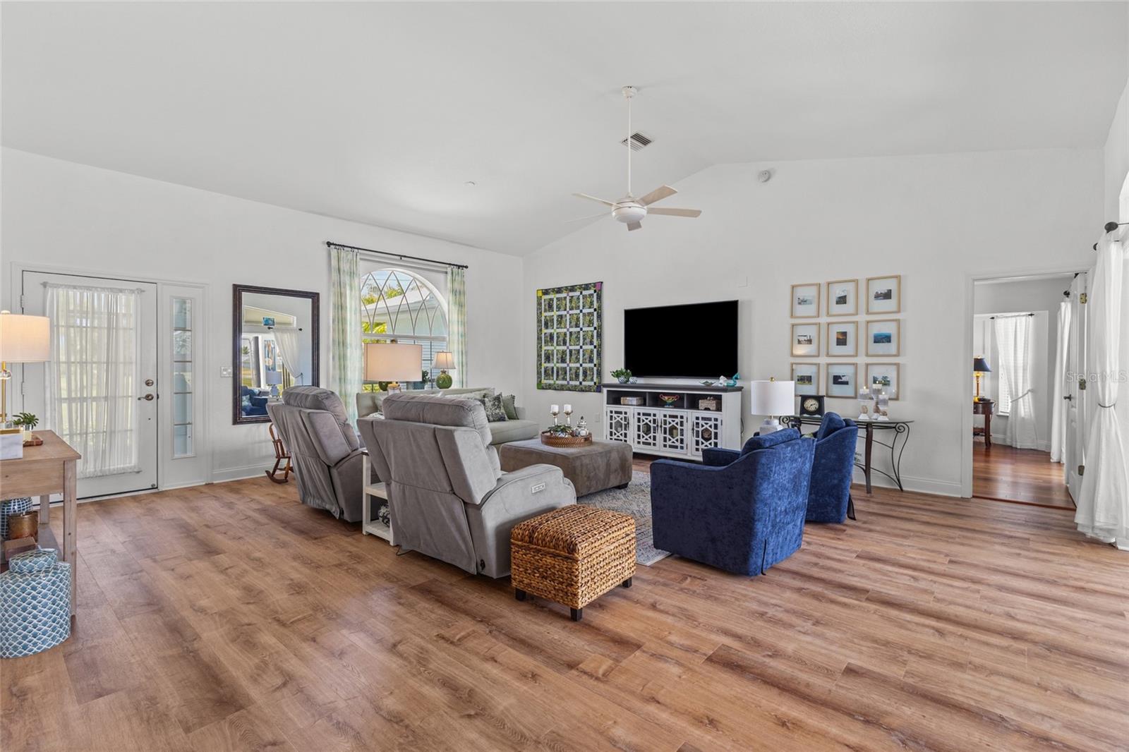 Image 28 of 49 For 64 Bunker Court