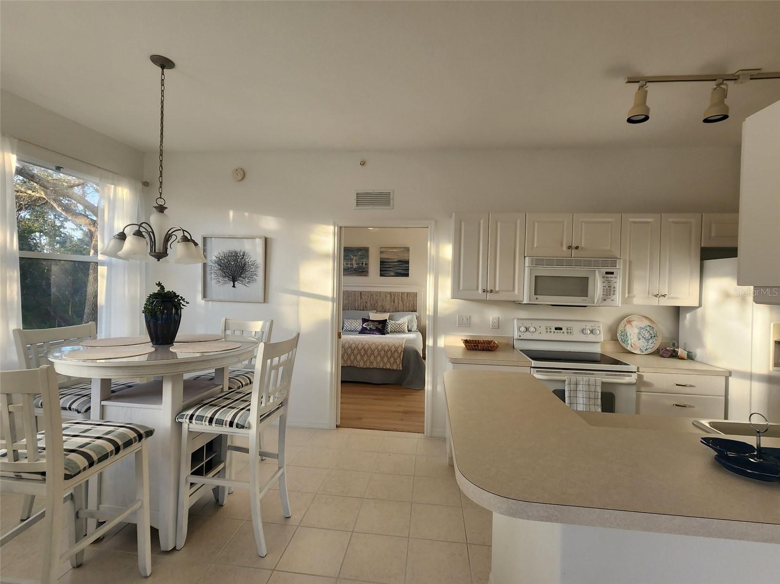 Image 18 of 42 For 4442 Corso Venetia Boulevard A14