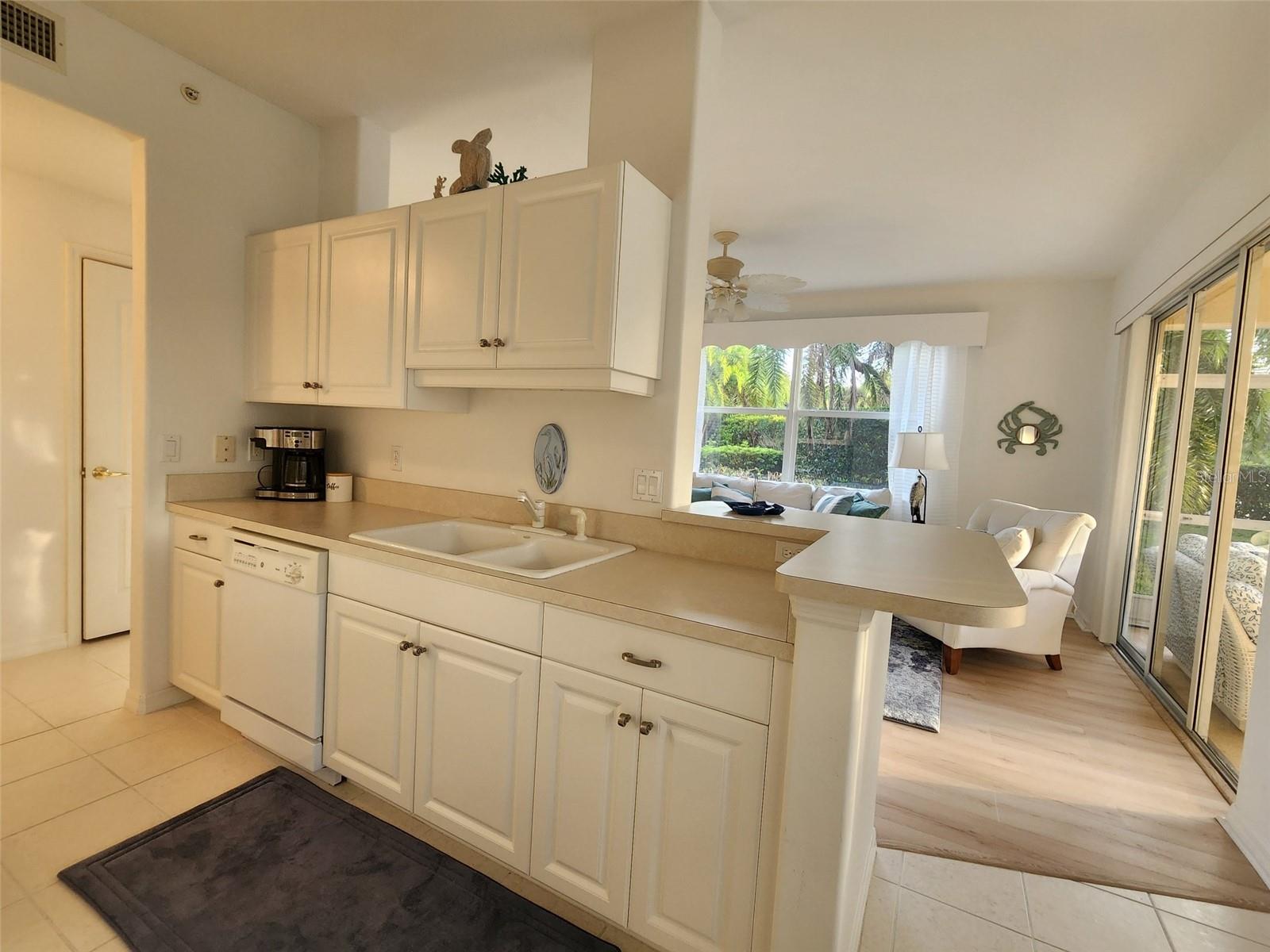 Image 21 of 42 For 4442 Corso Venetia Boulevard A14