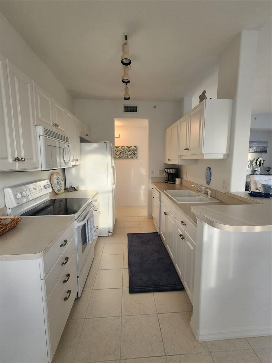 Image 23 of 42 For 4442 Corso Venetia Boulevard A14