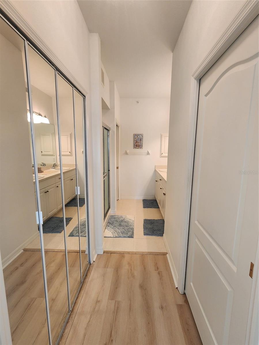 Image 28 of 42 For 4442 Corso Venetia Boulevard A14