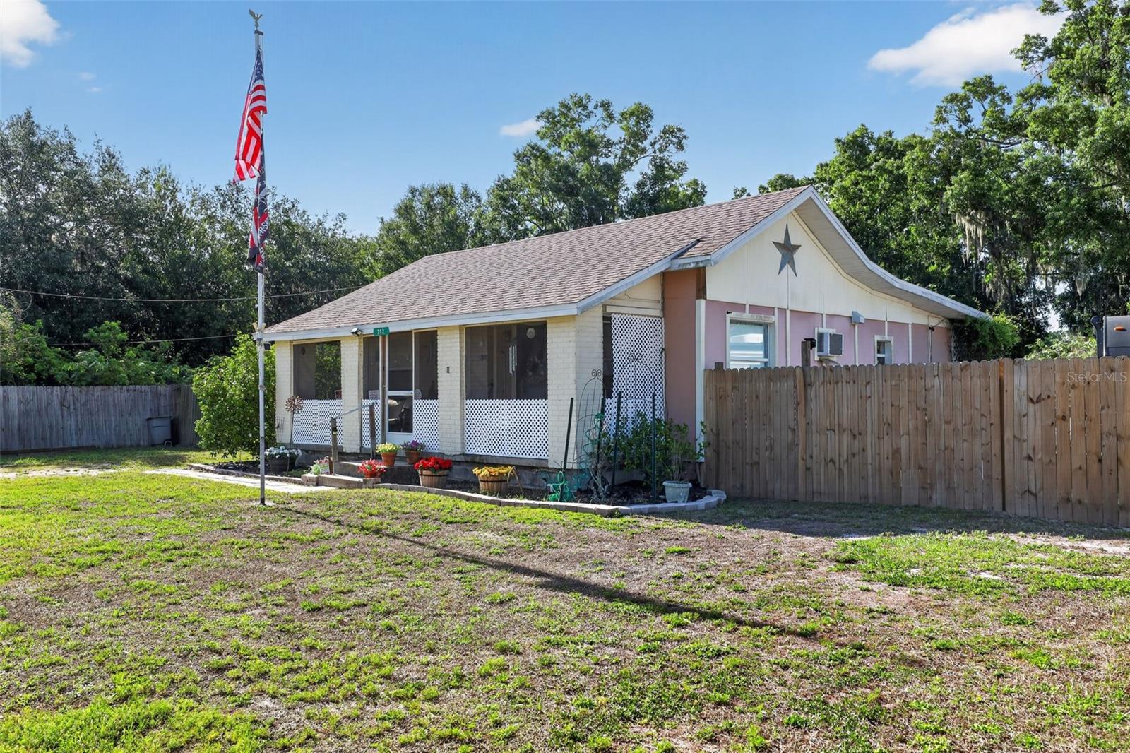 Image 5 of 51 For 702 3rd Street