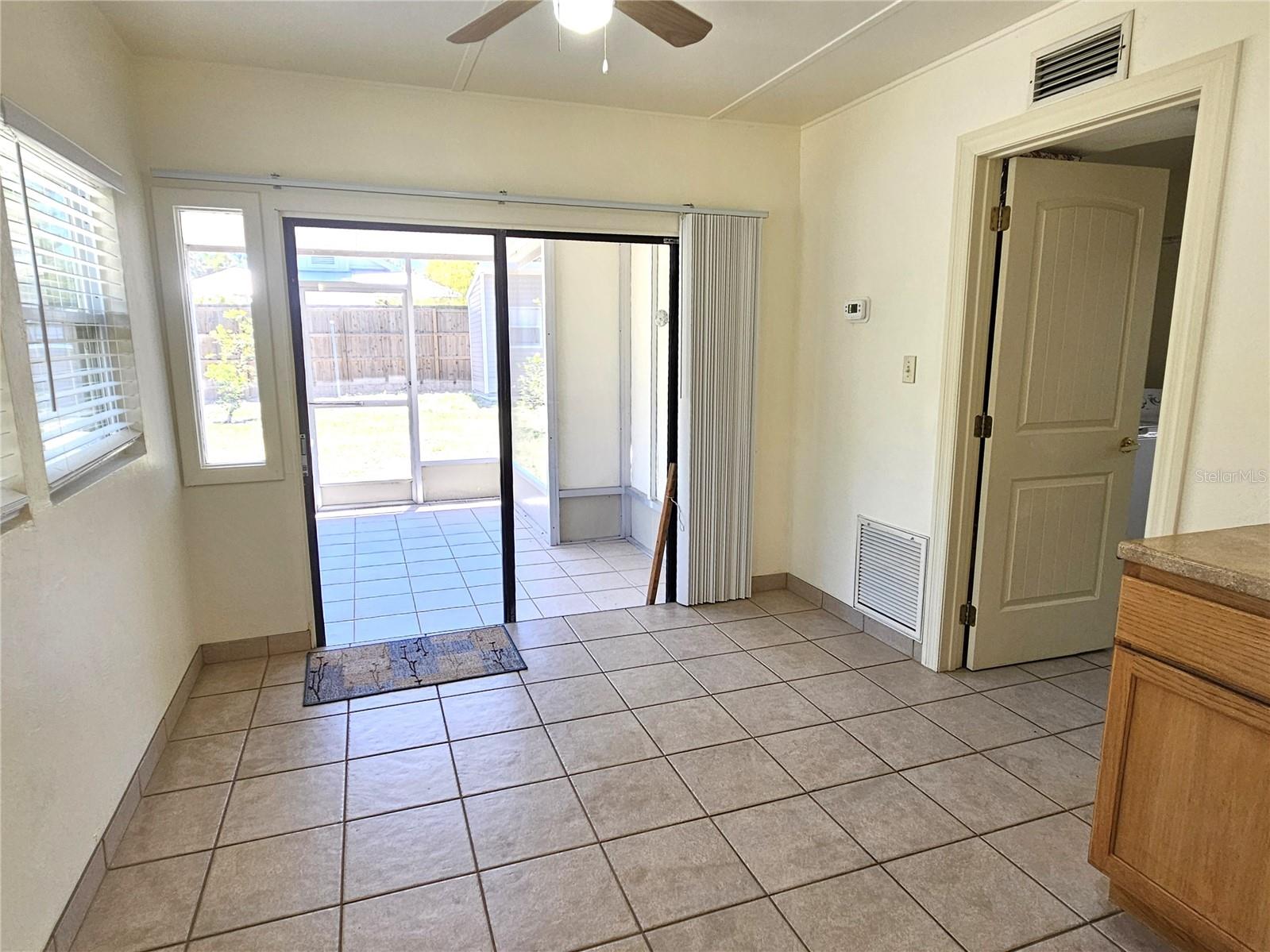 Image 11 of 33 For 323 Palmetto Road W