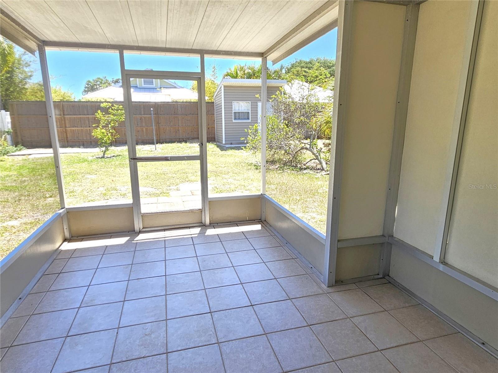 Image 14 of 33 For 323 Palmetto Road W