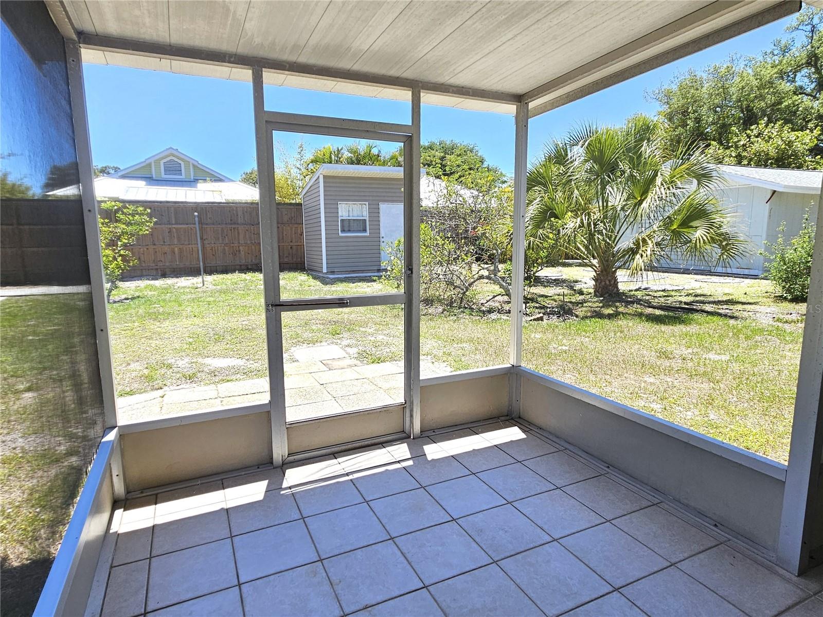 Image 15 of 33 For 323 Palmetto Road W