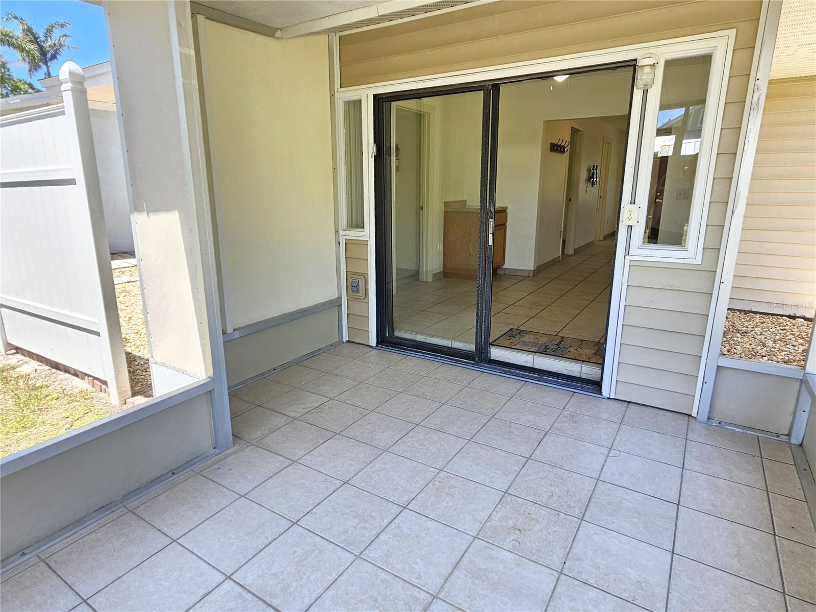 Image 17 of 33 For 323 Palmetto Road W