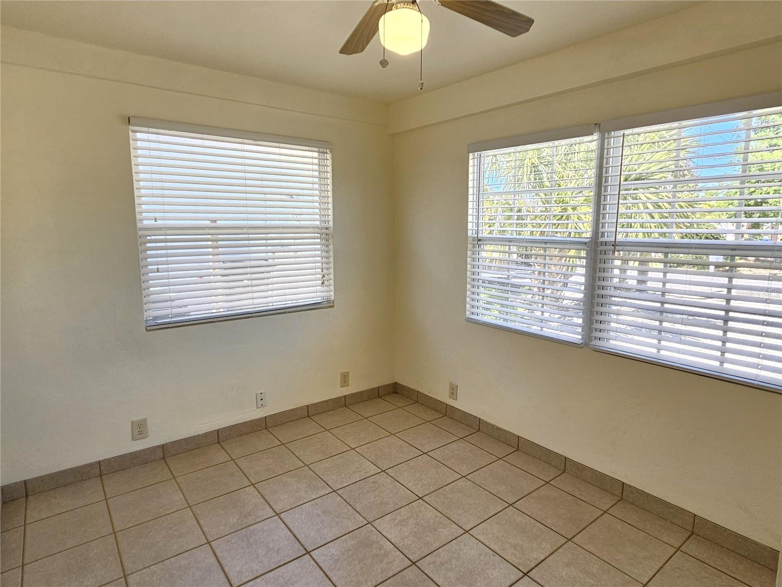 Image 22 of 33 For 323 Palmetto Road W